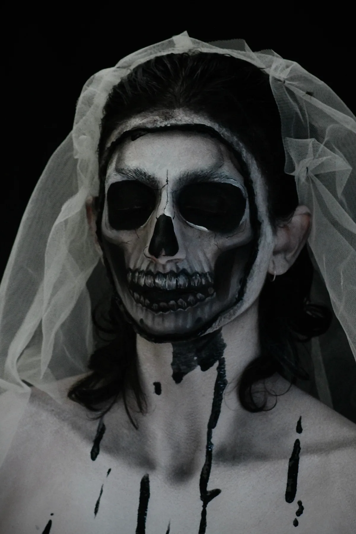 Maquillaje de Halloween de calavera con caracterización artística
